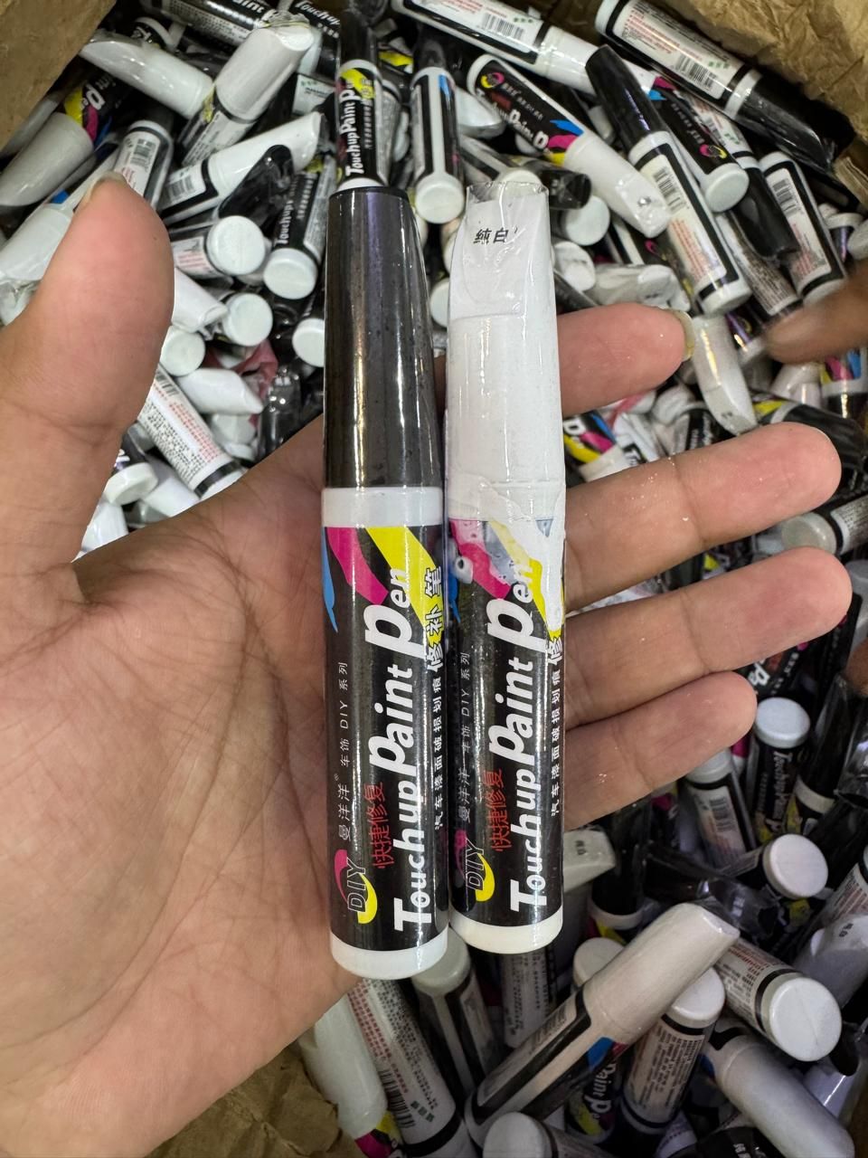 1 pcs Magic Pen for Car Scratches Touch Up Paint for Cars Auto Touch Up Paint Scratch Repair Automotive Black white Car Paint-copy